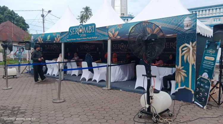 Masyarakat Antusias Tukar Uang Baru pada Serambi 2026 di Masjid Raya Ganting