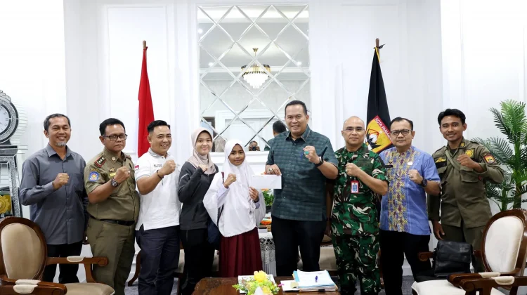 Wali Kota Yota Balad Lepas Atlet Taekwondo Pariaman ke Kejurnas Samarinda