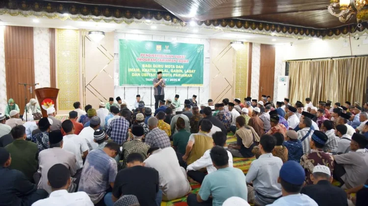 Wako Yota Balad Salurkan Zakat BAZNAS ke 1.096 Petugas Keagamaan se-Kota Pariaman