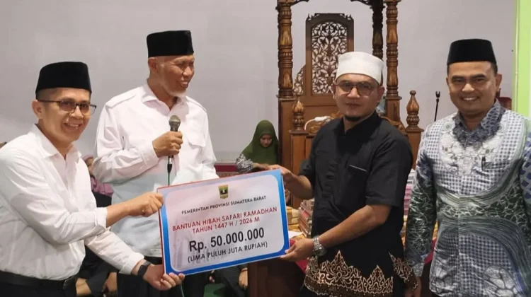 Safari Ramadan di Gunung Tuleh Pasbar, Gubernur Sumbar Serahkan Bantuan