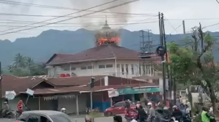 Masjid Raya Ahlussunnah Kuranji Padang Terbakar