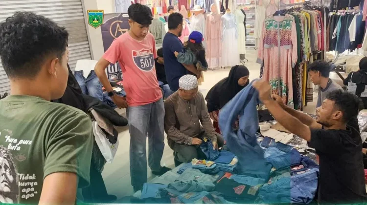 Aktivitas Belanja di Pasar Pusat Padang Panjang Meningkat