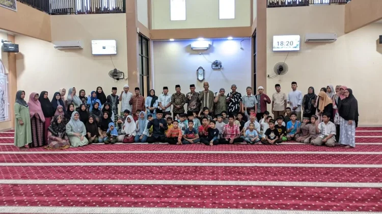 Masjid Darul Huda Salurkan Santunan Anak Yatim