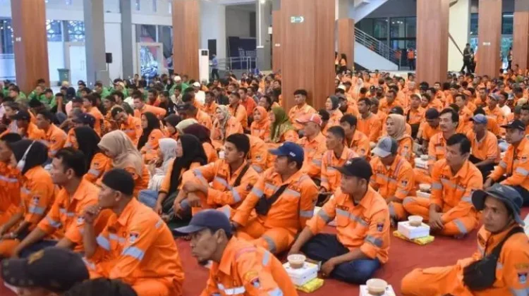 Pasukan Oranye Tetap Siaga saat Lebaran untuk Pastikan Kebersihan Kota