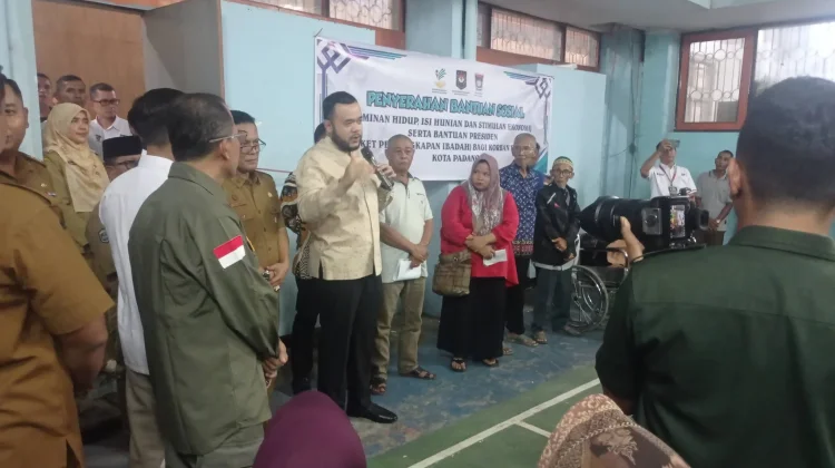 Masyarakat Padang Terdampak Bencana Terima Bantuan Pemerintah Pusat