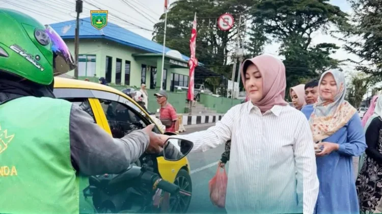 Jelang Akhir Ramadan, PKK Padang Panjang Gelar Aksi Berbagi Takjil