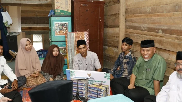 Sepuluh Tahun Menumpang, Siti Dapat Bantuan Bedah Rumah dari Gubernur