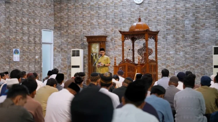 Rektor Unand Sampaikan Tiga Pesan Strategis saat Pelaksanaan Sholat Idulfitri