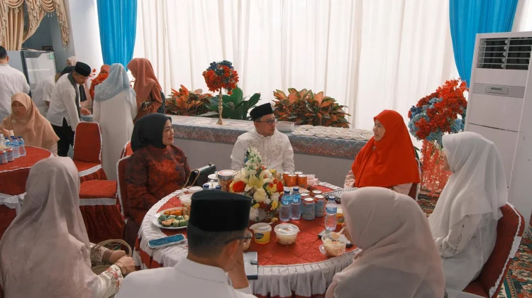 Bupati Tanah Datar Halal Bihalal ke Kediaman Gubernur dan Wagub Sumbar