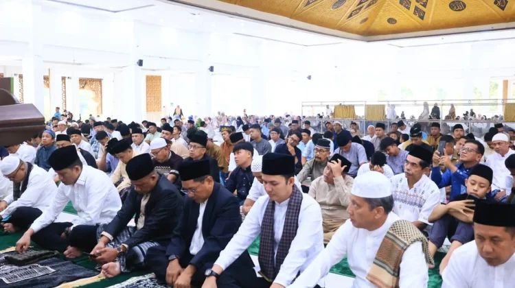 Idulfitri 1447 H, Bupati John Kenedy Azis Ajak Perkuat Persatuan