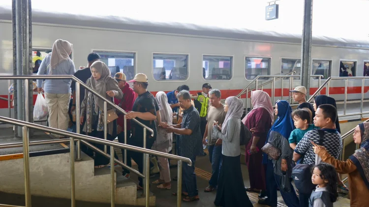 Puncak Tiket KA 24 Maret, Okupansi Penumpang Tembus 119 Persen