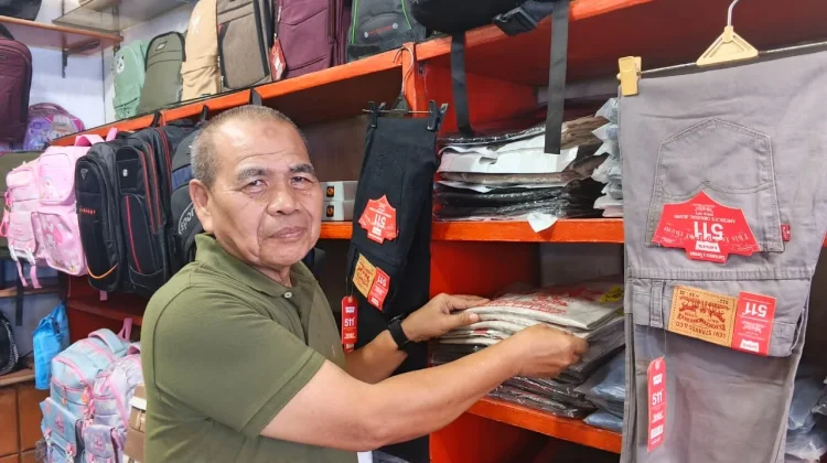 Sejumlah Pedagang di Pasar Raya Padang Tunda Mudik, Pilih Berjualan saat Lebaran