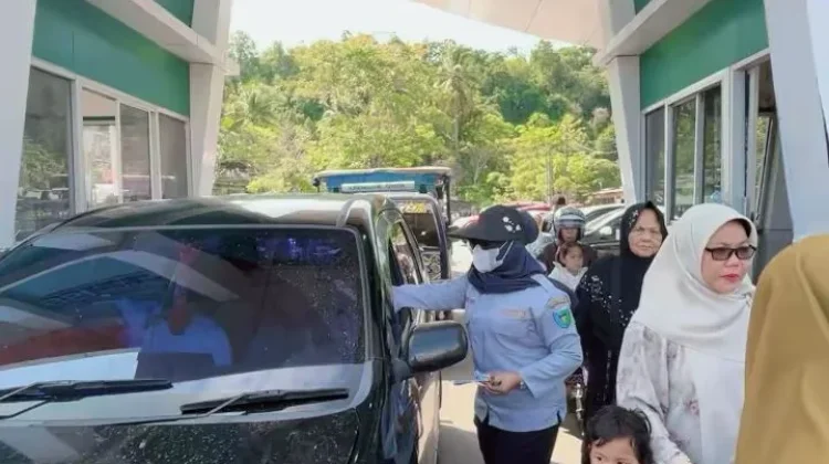 Libur Lebaran, Retribusi Pantai Carocok Painan Meningkat