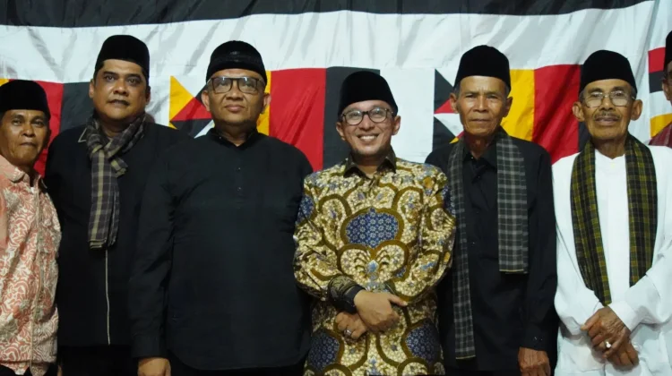 Doa Bersama Menaiki Rumah Gadang Wamenaker RI