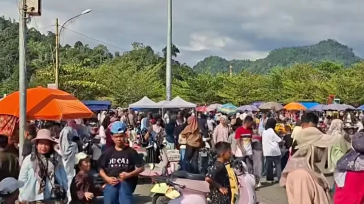 Pantai Carocok Jadi Magnet Utama Wasata di  Pesisir Selatan
