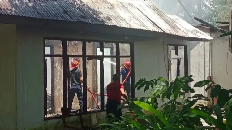 Diduga Arus Pendek, Rumah di Pesisir Selatan Hangus Terbakar