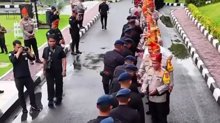 Polda Sumbar Gelar Halal Bi Halal Pererat Kebersamaan Personel