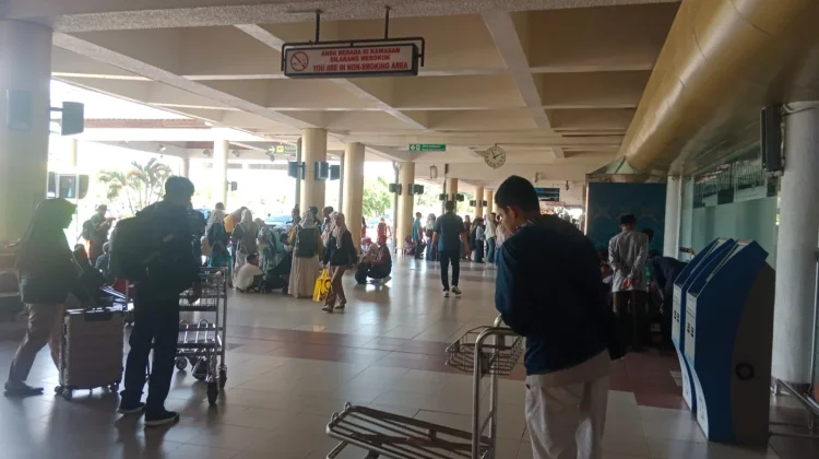 Faktor Cuaca Picu Dua Kali Delay Pesawat di BIM saat Arus Balik Lebaran 1447 H