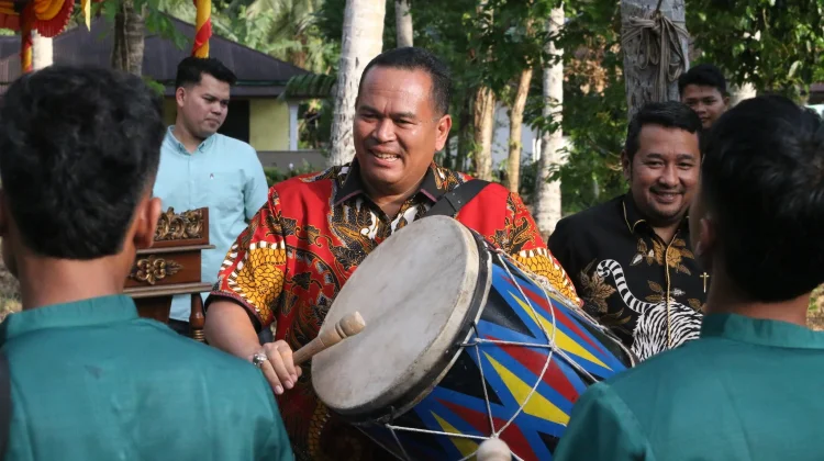 Wali Kota Pariaman Buka Festival Indang dan Alek Nagari Koto Marapak 2026
