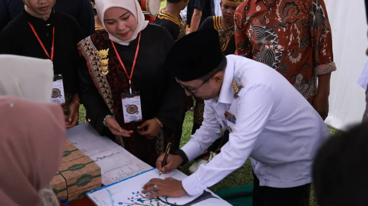 Bupati Eka Putra Hadiri Pengukuhan IPKSI, Perkuat Sinergi Perantau dan Nagari