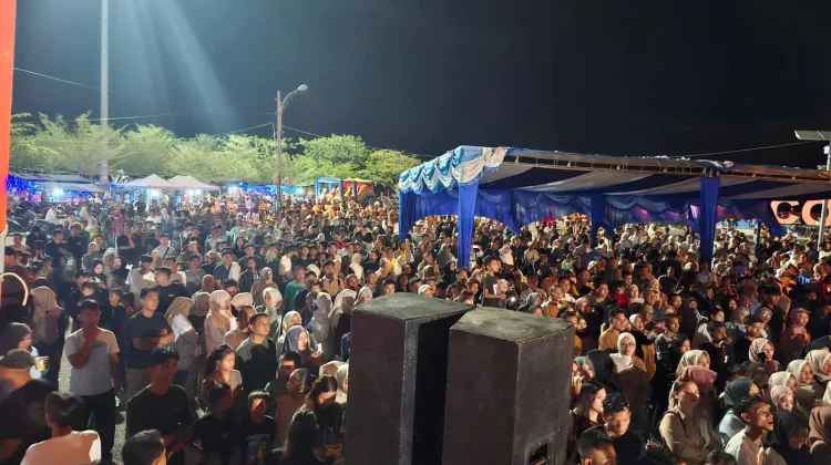 Penutupan Semarak Idulfitri Pantai Carocok Painan Berlangsung Meriah