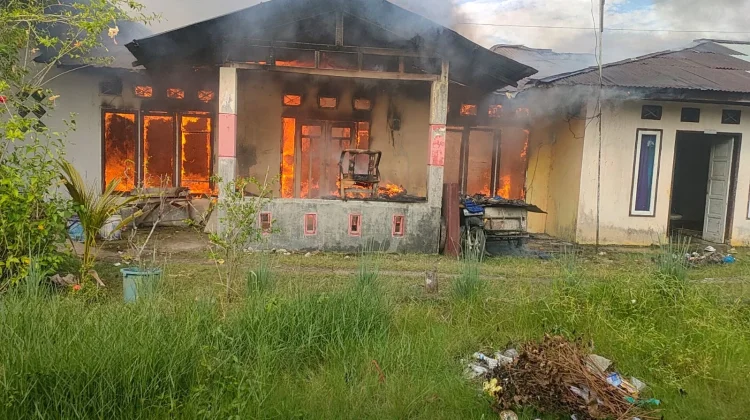 Tiga Rumah Terbakar di Tabiang Banda Gadang Padang