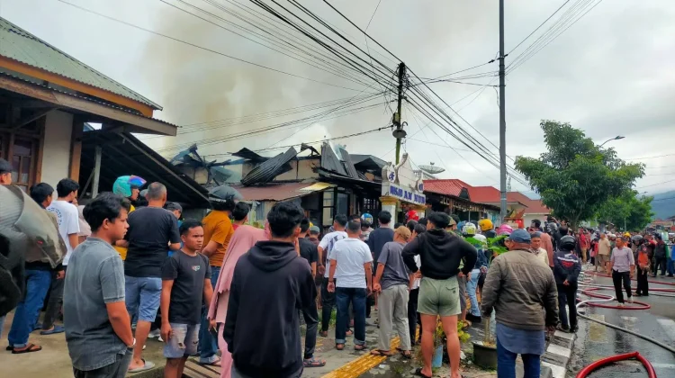 Pemko Padang Panjang Bergerak Tangani Kebakaran
