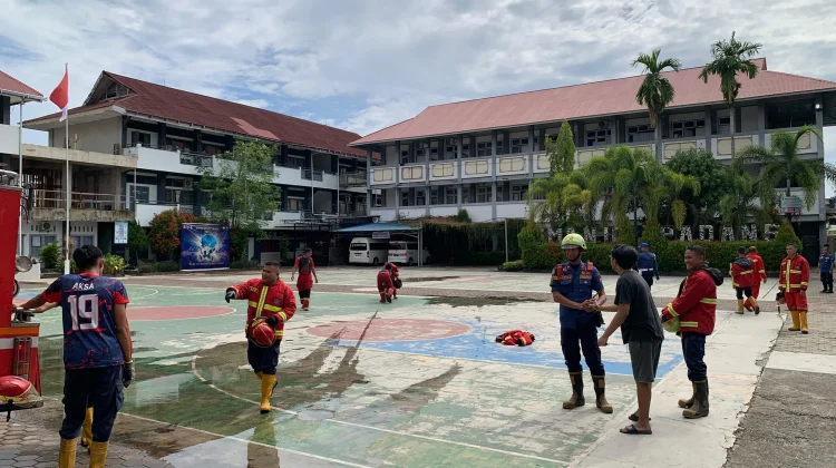 Kantin SMA Negeri 10 Padang Terbakar, Satu Luka