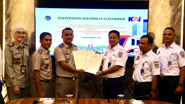 KAI Sumbar Terima Sertipikat Selamatkan Aset Negara