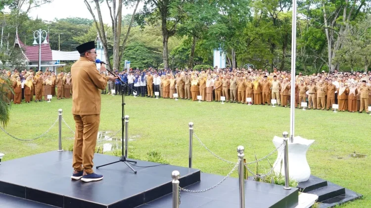 Bupati Tanah Datar Pimpin Apel Gabungan Pasca Cuti Lebaran, Tekankan Disiplin