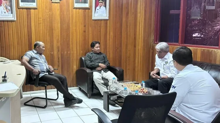 Staf Khusus KONI Pusat John Lubis Kunjungi KONI Sumbar