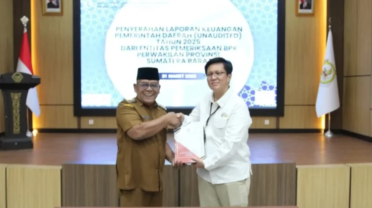 Komitmen Transparansi, Pasbar Serahkan LKPD Tepat Waktu