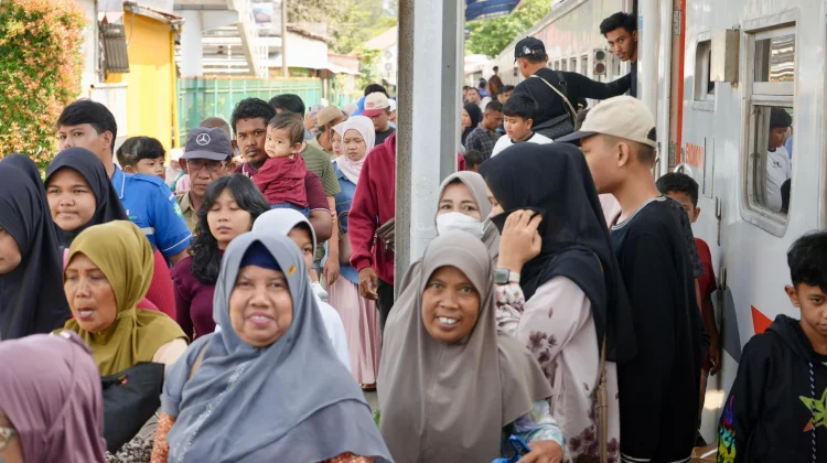 Masa Angkutan Lebaran, 153 Ribu Penumpang Naik Kereta Api Sumbar
