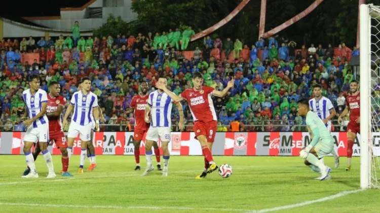 Semen Padang Tumpul, Persib Bandung Menang 2-0