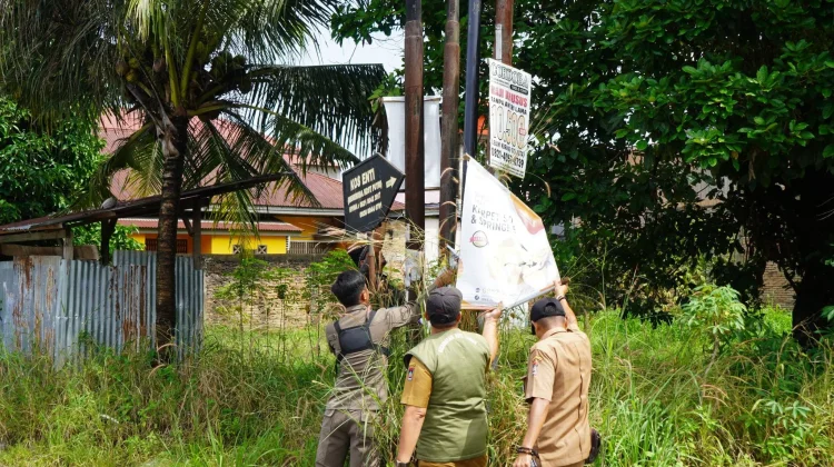 Media Promosi Rusak Estetika di Koto Tangah Ditertibkan