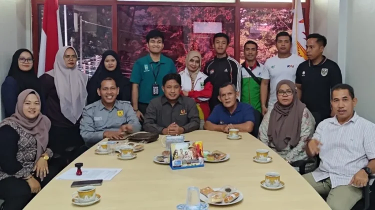 Ketua KONI Sumbar Lepas Kontingen PABSI ke Kejurnas Angkat Besi Senior 2026