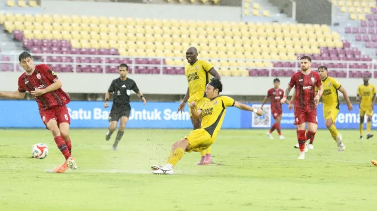 Sempat Bangkit, Semen Padang Tumbang 1-2 dari Persis Solo di Manahan