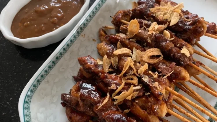Lezat dan Praktis, Sate Madura Jadi Favorit Keluarga