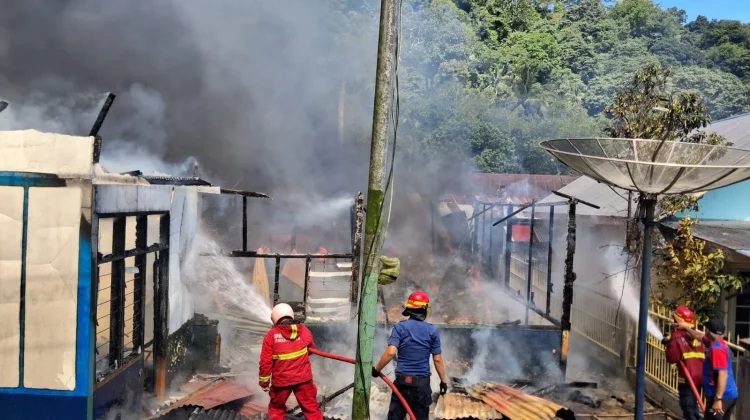 Rumah Terbakar di Seberang Palingam Padang, Kerugian Capai Setengah Miliar