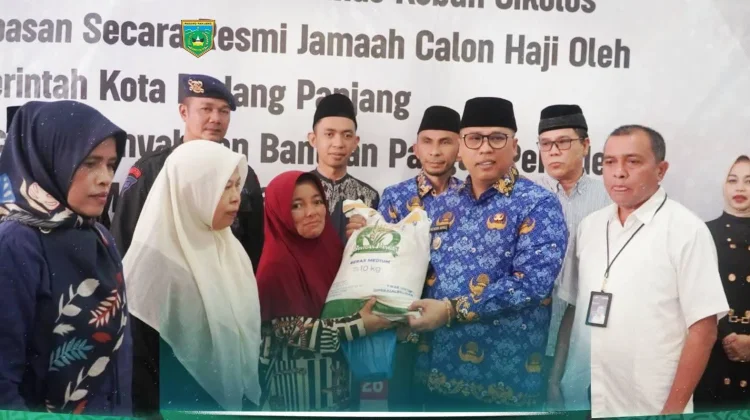 Masyarakat Terdampak Bencana di Padang Panjang Dapatkan Paket Sembako