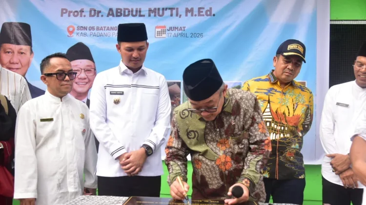 Mendikdasmen Resmikan Ruang Kelas Darurat SDN 05 Batang Anai, Padang Pariaman