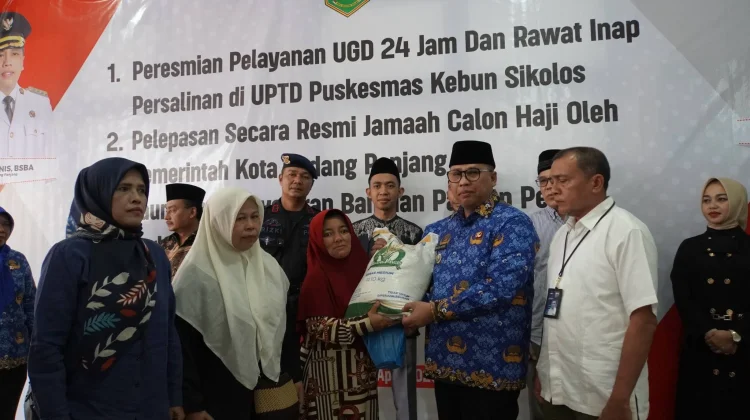 Ribuan Warga Padang Panjang Terima Bantuan Pangan