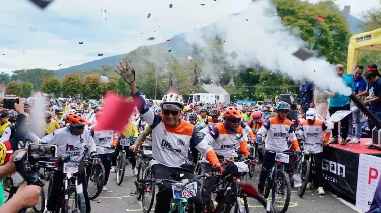 Ratusan Klub Sepeda Ikut Gowes Fun Adventure di Padang Panjang