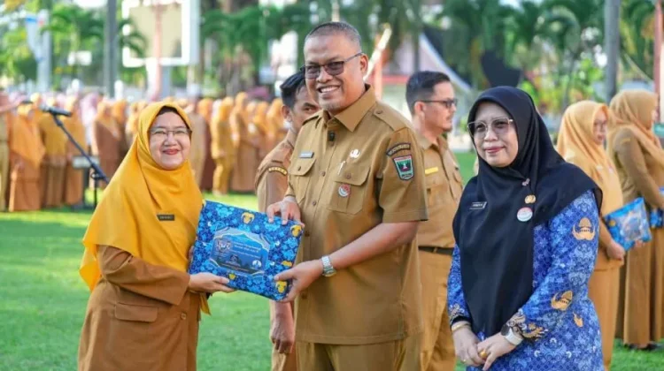 Sebanyak 108 ASN Sumbar Berangkat Haji, Sekda Ingatkan Jaga Nama Daerah