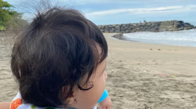 Manfaat Mengenalkan Bayi pada Alam sejak Dini