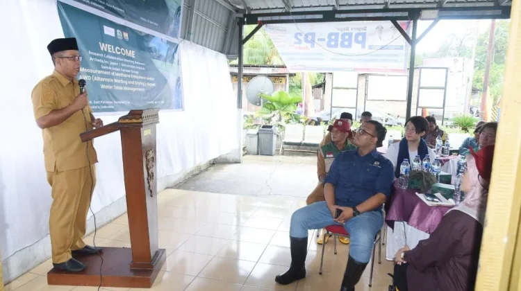 Penerapan Teknologi Alternate Wetting and Drying pada Budidaya Padi di Air Santok
