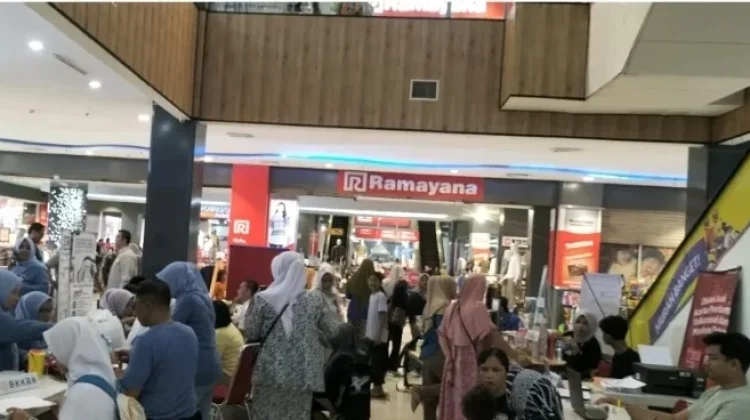 Pasar Murah Terpadu Padang Diserbu Warga di Plaza Andalas