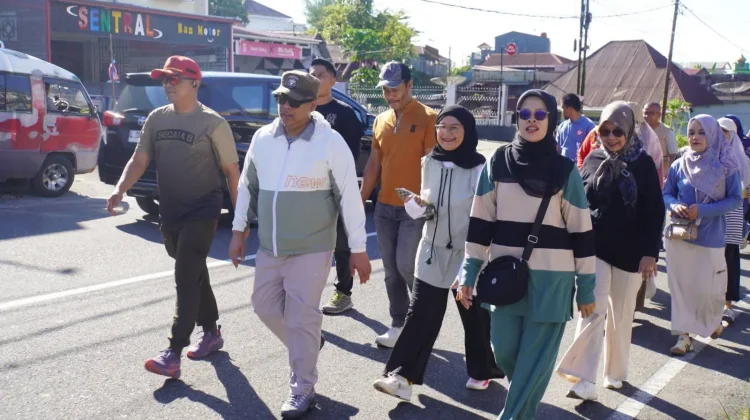 Wako Padang Panjang Hendri Arnis Pimpin Jalan Sehat ASN