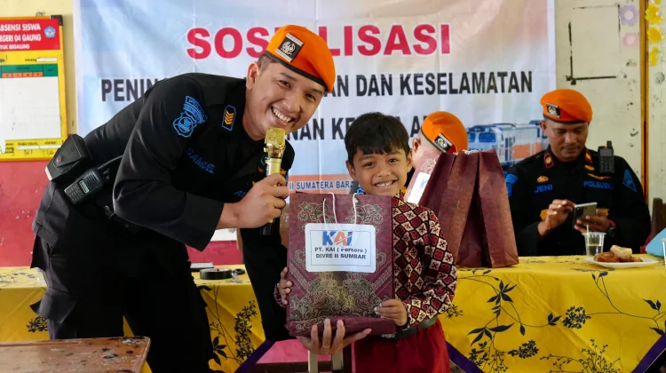 Sapa Sekolah KAI Sumbar Tanamkan Budaya Selamat sejak Dini