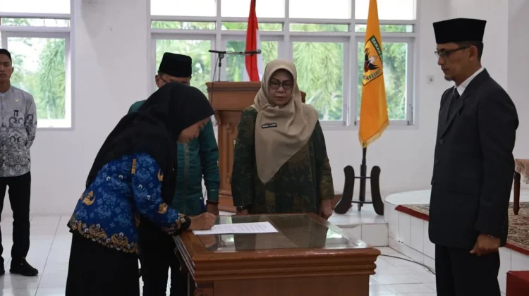 Sekda Tanah Datar Lantik Pejabat Manajerial dan Kepala UPTD Sekolah